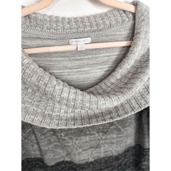 New York & Company Sweater - Picture 5 of 9